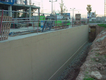 RECUBRIMOS MURO DE CIMENTACIÓN CON POLIUREA