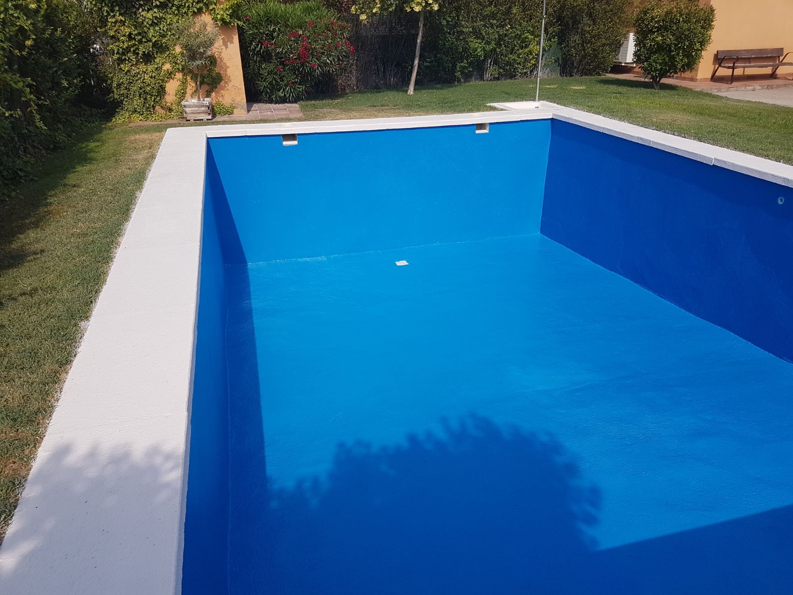 Piscina recubierta con Poliurea Fría Eurotaff 300